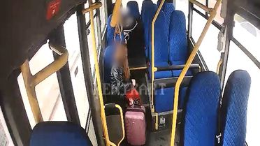 Otobüsü ambulansa çevirdi, bayılan öğrenciyi hastaneye taşıdı