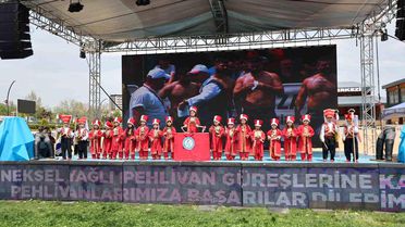 CHP'lilerin sırt döndüğü çocuklar er meydanına çıktı