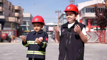 Çocukların itfaiyeci olma hayalleri gerçek oldu
