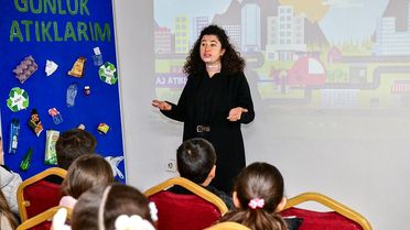 İlkokul öğrencileri geri dönüşümü yerinde öğrendi