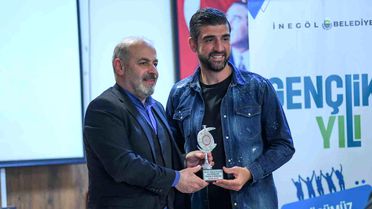 İnegölspor kalecisi Bekir Sevgi 'yılın en iyi sporcusu' seçildi