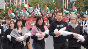 İspanya'da binlerce kişi Filistin için toplandı, “Soykırıma ve savaşa hayır” dedi