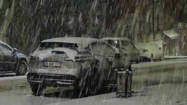 Nisan’da kış geri döndü: Kars beyaza büründü