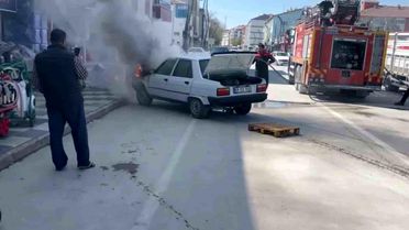 Seyir halindeki araçta yangın paniği