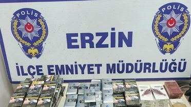 Erzin’de kaçak sigara operasyonu: Marketten yüzlerce paket çıktı