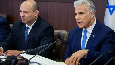 2021'de Netanyahu'yu koltuğundan eden Bennett ve Lapid yeniden seçim koalisyonu kurdu
