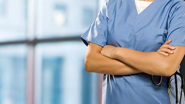 İngiltere'de hastaneler personel açığı nedeniyle hemşireleri doktorların yerine kullanıyor