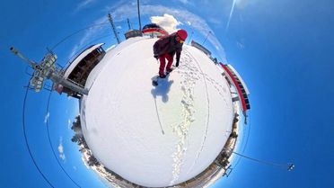 Kars'ta nisanda kar macerası: Zirveye yürüyüp bahar ortasında snowboard yaptılar