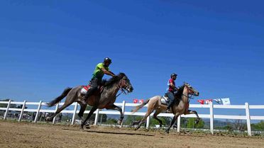 Osmangazi'de Geleneksel Rahvan At Koşusu coşkusu