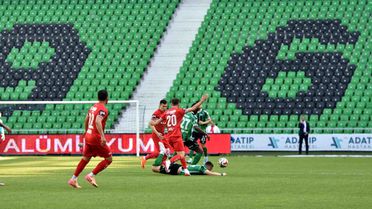 Çorum FK, Sakaryaspor'u 4-0 Mağlup Etti