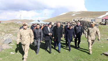 Vali Bozkurt deprem bölgesinde incelemelerde bulundu