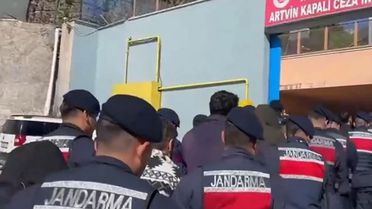 “Avukatız” dediler, milyonları topladılar