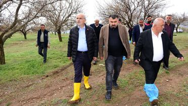 Başkan Er, dolu afetinden zarar gören ilçeleri ziyaret etti