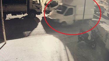 Biber yüklü kamyoneti çaldılar, biberleri satıp parasını harcayamadan yakalandılar