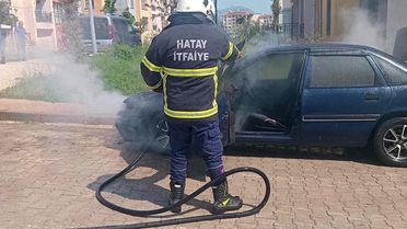 Hatay'da Otomobil Yangını Kontrol Altına Alındı
