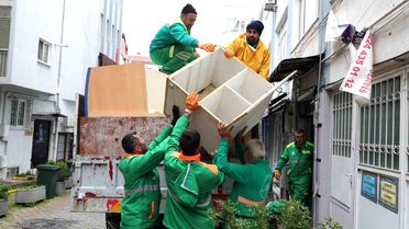 Osmangazi'de çöp eve müdahale