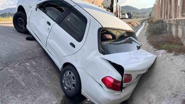 Yatağan'da Otomobil Şarampole Yuvarlandı