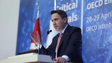 Bakan Bayraktar’dan sert uyarı: İşçisinin hakkını ödemeyene ruhsat yok