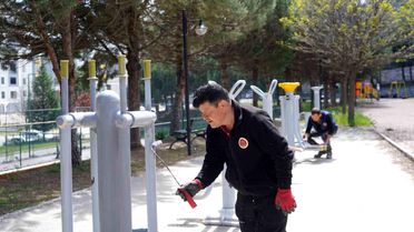 Bilecik'te park ve oyun alanlarına yeni kameriyeler yerleştirildi
