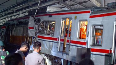 Tren faciası ülkeyi sarstı: 14 ölü, 38 yaralı