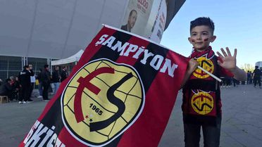 Minik Hüseyin Eskişehirspor'u Destekledi