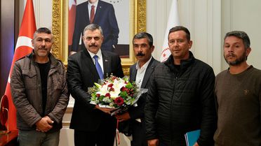Eylemlerini sonlandıran maden işçileri İçişleri Bakanı Çiftçi'yi ziyaret etti