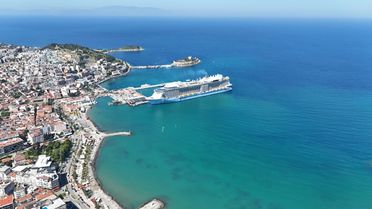 Kruvaziyer ile 4,600 Turist Kuşadası'nda