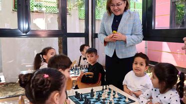 Şahin, 'şehrim okulum' projesi kapsamında velilerle buluştu