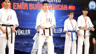 Yıldırımlı karatecilerden madalya yağmuru