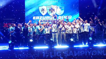 Erzurumspor FK şampiyonluk kupasını aldı
