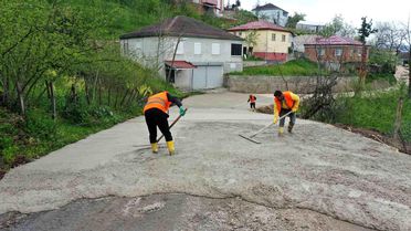 Ordu'nun kırsalında beton yol çalışmaları devam ediyor