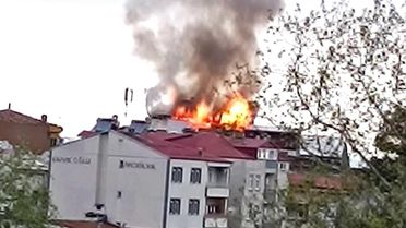 Vakfıkebir'de çatı yangını korkuttu