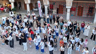 Dünya Dans Günü'nde renkli görüntüler