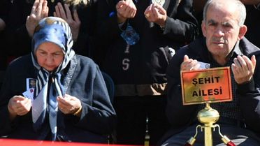 İzmir'de trafik kazasında şehit olan polis memuru için tören düzenlendi