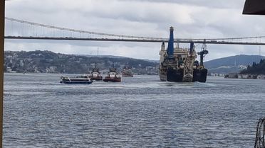 İstanbul Boğazı'nda gemi trafiği çift yönlü askıya alındı