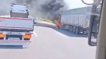 İnegöl'de TIR Yangını: Araç Kullanılamaz Hale Geldi
