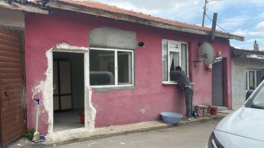 Tartıştığı eşini bıçaklayan kadın gözaltına alındı