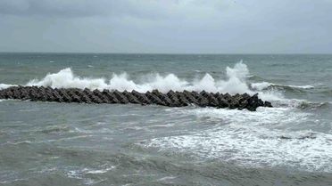 Düzce'de Fırtına: Dalga Boyu 5 Metreyi Aştı