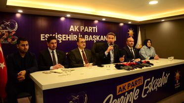 Bakan Bayraktar Eskişehir'de Ziyaretlerde Bulundu