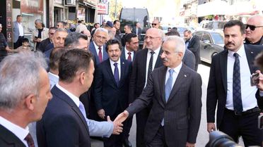 Bakan Uraloğlu: 'Hızlı trenle Karaman'dan sadece Konya'ya, İstanbul'a, Ankara'ya değil Akdeniz'e de ulaşmış olacağız'