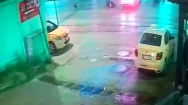 Bursa'da Motosiklet ve Otomobil Çarpıştı