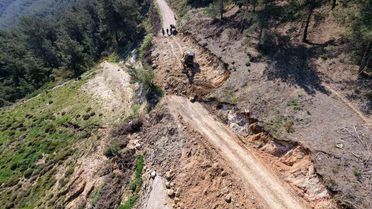 Heyelan nedeniyle kapanan Sülüklü Göl yolu ulaşıma açıldı