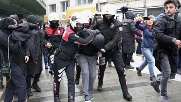 İstanbul Valiliği: 1 Mayıs gösterilerinde 575 kişi gözaltına alındı