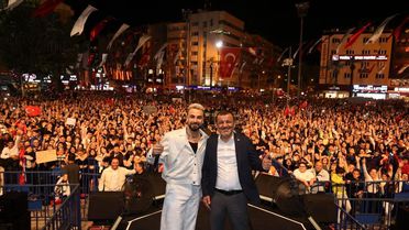 Sevilen sanatçı Sefo Denizli'yi salladı