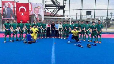 Ardeşen İmam Hatip Lisesi Hokeyde Türkiye 3.sü