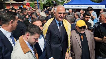 Bakan Ersoy, İsabeyli Festivali’ne katıldı