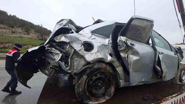Kütahya'da Trafik Kazası: 1 Ölü, 1 Yaralı
