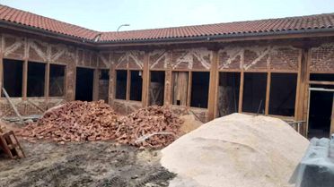 Tarihi Emet Hanı'nda restorasyon çalışmaları sürüyor