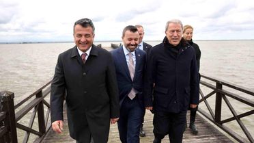 TBMM Milli Savunma Komisyonu Başkanı Akar, Kızılırmak Deltası Kuş Cenneti'ni gezdi