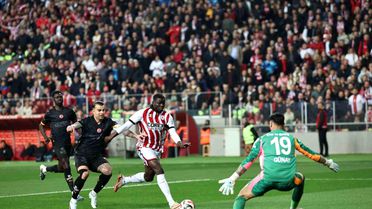 Galatasaray 1-0 Önde
